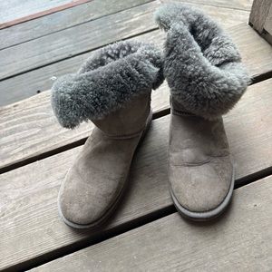 Women’s grey bedazzled UGGs size 9, used condition